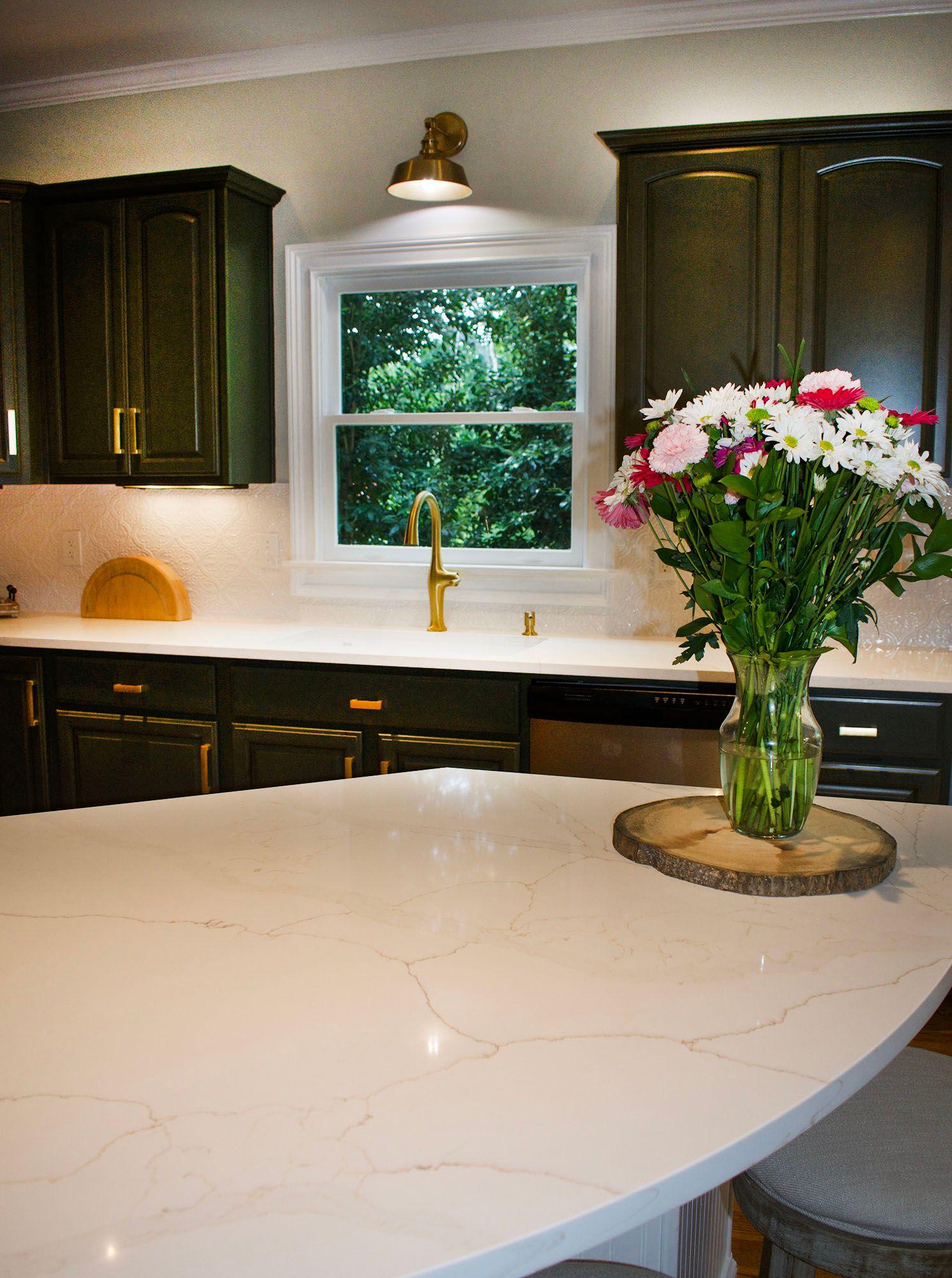 Calacatta Dorato Quartz Island